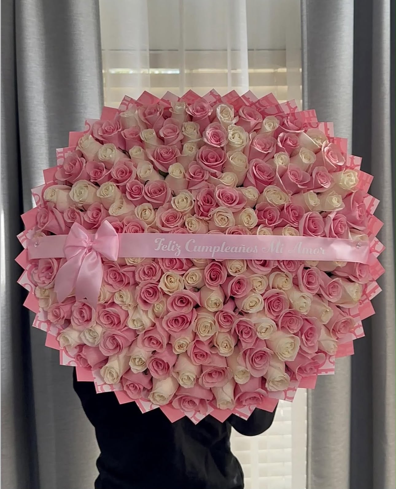 Banner Roses